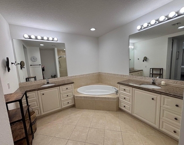 12 Harbour Isle Drive W - Photo Thumbnail 4