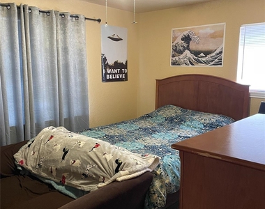 2717 S 41st Street - Photo Thumbnail 5