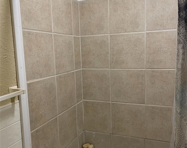 2717 S 41st Street - Photo Thumbnail 7
