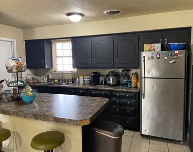 2717 S 41st Street - Photo Thumbnail 11