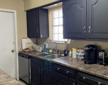 2717 S 41st Street - Photo Thumbnail 12