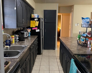 2717 S 41st Street - Photo Thumbnail 14