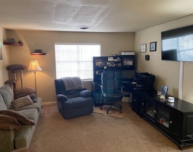 2717 S 41st Street - Photo Thumbnail 3