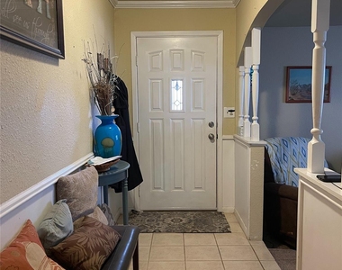 2717 S 41st Street - Photo Thumbnail 2