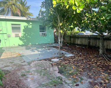 601 N D Street - Photo Thumbnail 7