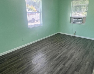601 N D Street - Photo Thumbnail 5
