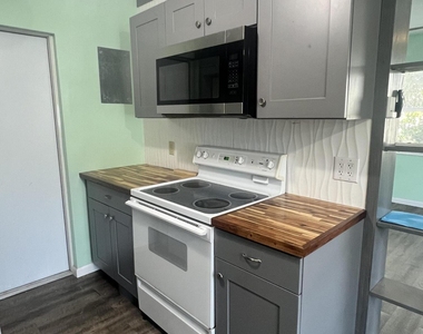601 N D Street - Photo Thumbnail 1