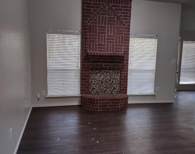 500 Fort Worth Street - Photo Thumbnail 10