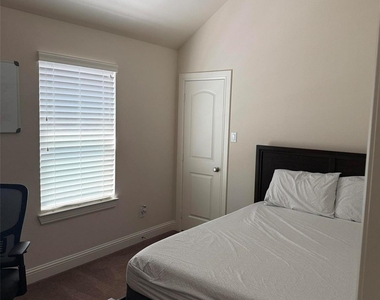 7613 Choctaw Lane - Photo Thumbnail 13