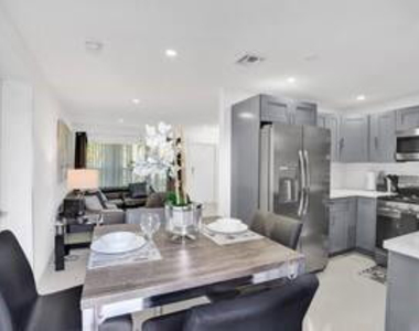 4314 Sw 48th Court - Photo Thumbnail 6