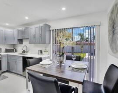 4314 Sw 48th Court - Photo Thumbnail 4