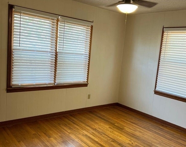 1623 Woodruff Lane - Photo Thumbnail 6