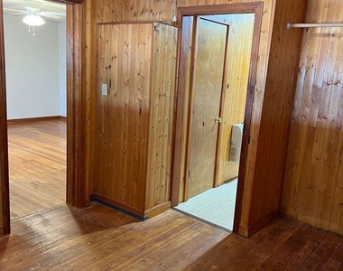 1623 Woodruff Lane - Photo Thumbnail 4