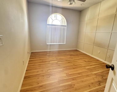 10895 Fillmore Drive - Photo Thumbnail 6