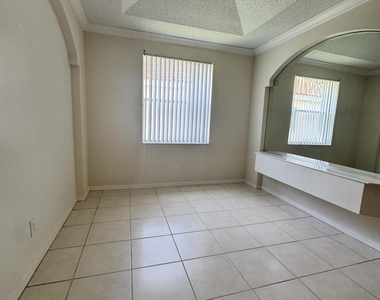 10895 Fillmore Drive - Photo Thumbnail 4