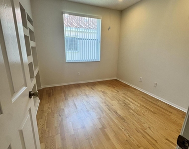 10895 Fillmore Drive - Photo Thumbnail 5