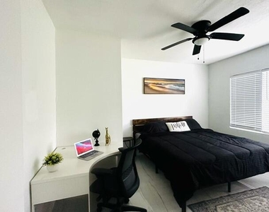 55 Nw 47th Street - Photo Thumbnail 7