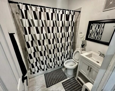 55 Nw 47th Street - Photo Thumbnail 4