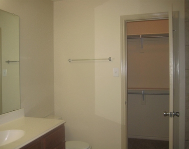 12660 Bay Avenue - Photo Thumbnail 13