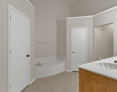 2140 Teal Court - Photo Thumbnail 17