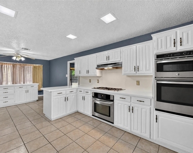 1226 Ranch Valley Drive - Photo Thumbnail 10