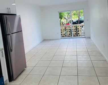 2441 Nw 13th Street - Photo Thumbnail 3