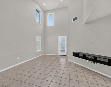 1518 Illinois Avenue - Photo Thumbnail 11