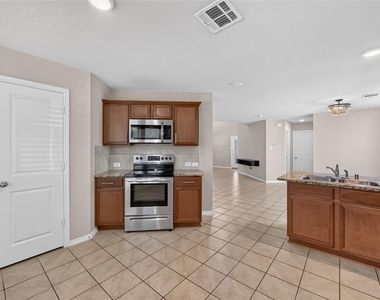 1518 Illinois Avenue - Photo Thumbnail 7