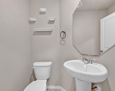 1518 Illinois Avenue - Photo Thumbnail 14