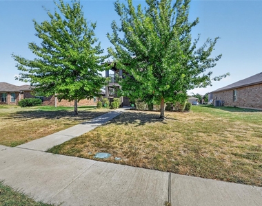 1518 Illinois Avenue - Photo Thumbnail 3