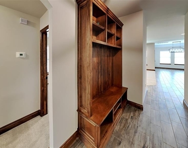 10528 Nw 41st Street - Photo Thumbnail 2