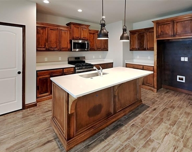 10528 Nw 41st Street - Photo Thumbnail 6