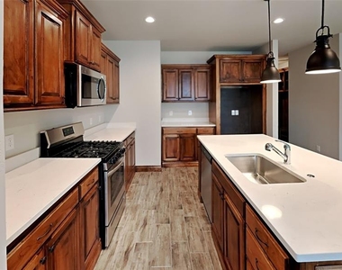 10528 Nw 41st Street - Photo Thumbnail 7