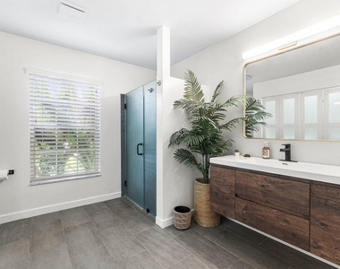 12842 Meadowbend Drive - Photo Thumbnail 5