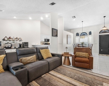 12842 Meadowbend Drive - Photo Thumbnail 19