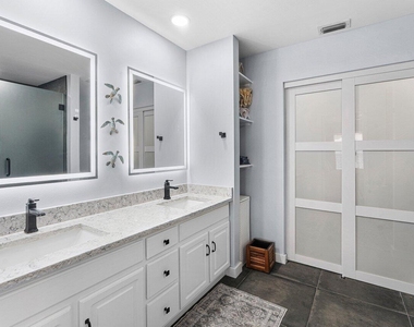 12842 Meadowbend Drive - Photo Thumbnail 7
