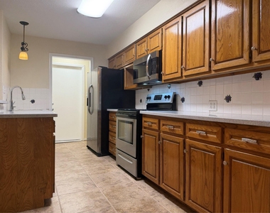 1058 E Jefferson Street - Photo Thumbnail 10