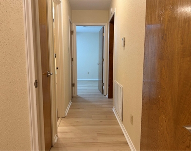 1058 E Jefferson Street - Photo Thumbnail 9