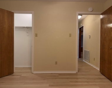 1058 E Jefferson Street - Photo Thumbnail 8