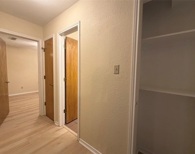 1058 E Jefferson Street - Photo Thumbnail 5
