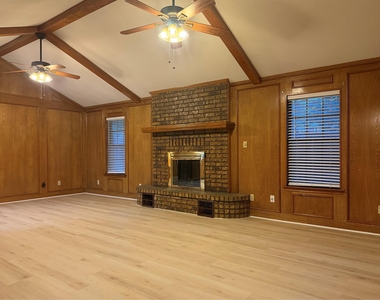 1058 E Jefferson Street - Photo Thumbnail 2