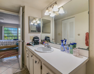 5570 Nw 44th Street - Photo Thumbnail 17