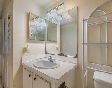 5570 Nw 44th Street - Photo Thumbnail 13