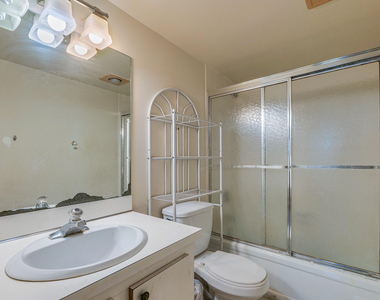 5570 Nw 44th Street - Photo Thumbnail 12
