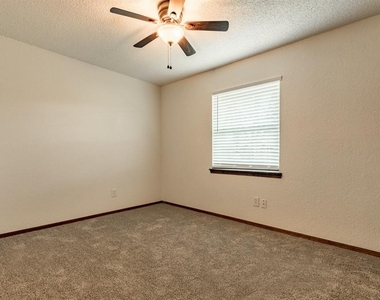 722 W Perry Drive - Photo Thumbnail 4