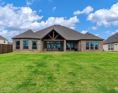 612 Ambergate Drive - Photo Thumbnail 1