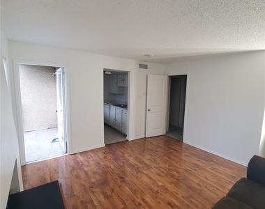 6050 Melody Lane - Photo Thumbnail 3