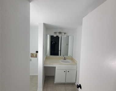 6050 Melody Lane - Photo Thumbnail 9
