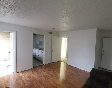 6050 Melody Lane - Photo Thumbnail 2