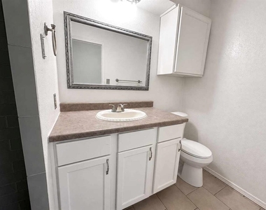 208 Cherrywood Drive - Photo Thumbnail 12